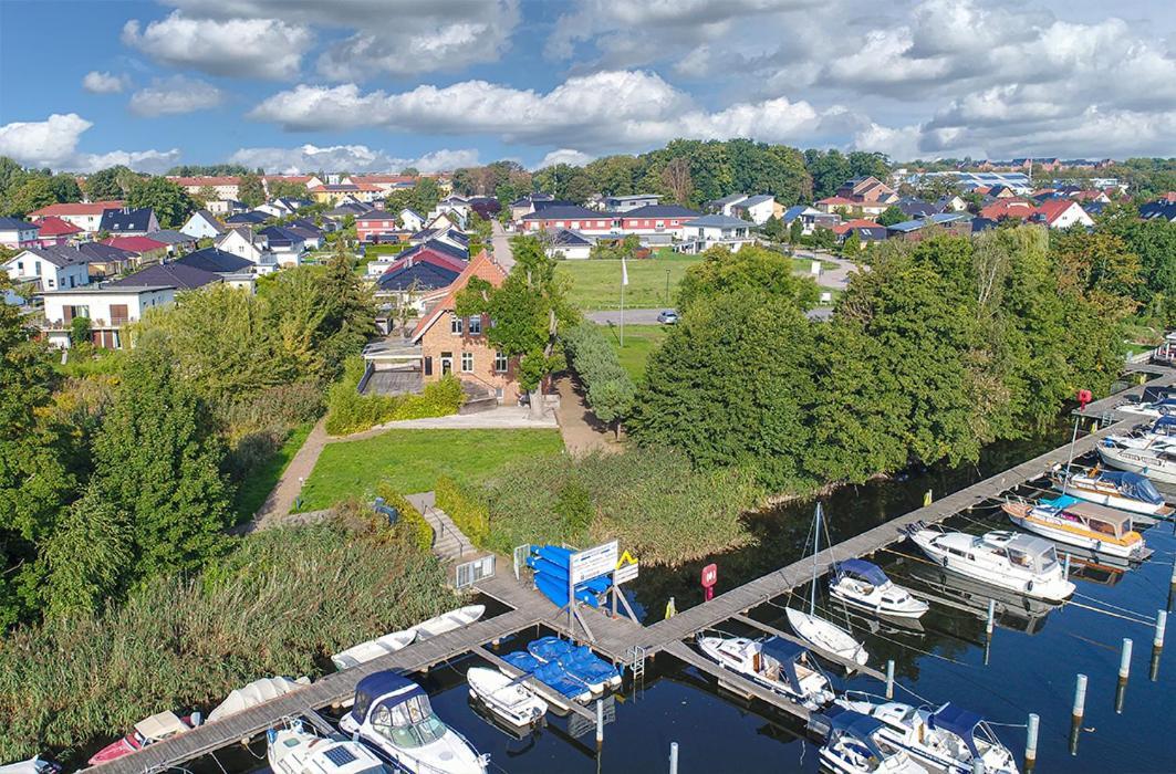 Prima Inn Ferienwohnungen Sonnenufer Am Ruppiner See Neuruppin Exterior foto